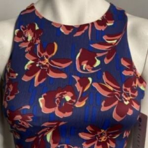 Athleta Conscious Crop blue & red floral work out top. size Small NWOT